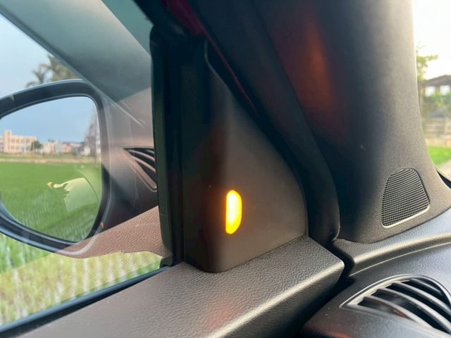 NISSAN認證專賣店 智行旗艦雙色滿配版 全程原廠保養 原廠保固中 紅色黑頂 數位電視 原廠衛星導行 前後雙錄  第17張相片