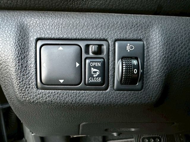 NISSAN 專賣店 頂級IKEY  恆溫 電摺  僅跑12萬 大空間 大省油 大舒適 小家庭用車首選  第15張相片