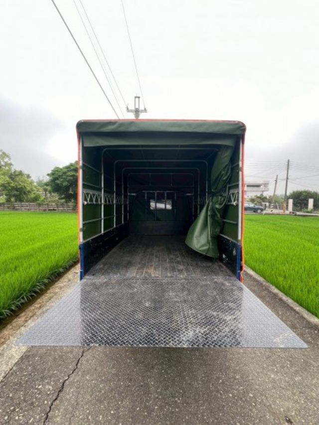 新款六期小霸王 單箱自排 僅跑5萬 加值5萬雙缸三尺油壓尾門  六顆全新輪胎 買回去直接賺錢  第7張相片