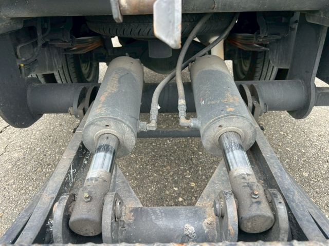 新款六期小霸王 單箱自排 僅跑5萬 加值5萬雙缸三尺油壓尾門  六顆全新輪胎 買回去直接賺錢  第8張相片