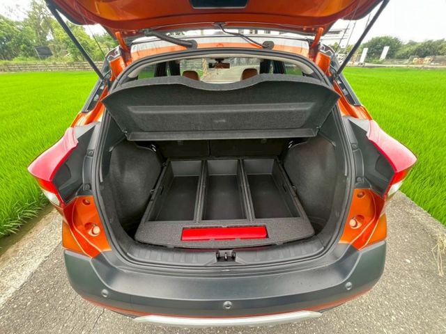 NISSAN專賣店 愛馬仕橘  獻給獨特的你 頂規雙色智行旗艦版 僅跑5萬 保固2年五萬公里  第7張相片