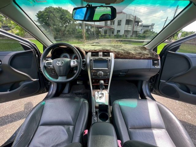 市場稀有 2.0ALTIS 小改款 CVT 超省油  配備超好 免鑰駛啟動 換檔快撥鍵 駕駛座電動座椅 天窗  第9張相片