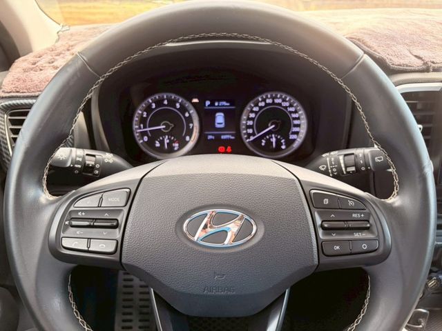 市場超稀少 原版 頂級GLC雙色版本 主動轉向頭燈 LED日行燈 尾燈 盲點 車道偏移系統 全新安卓機環景  第12張相片
