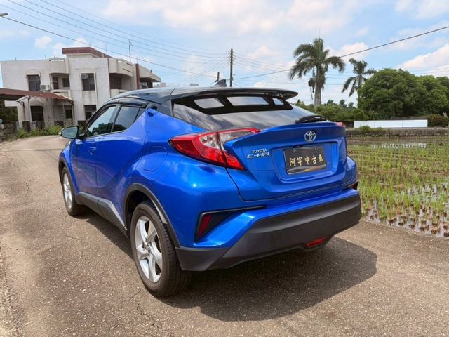 個性小跑車 稅金一年8640 全車原版件  豪華版 電熱椅 LED頭燈 AUTOHOLD 原廠GARMIN影音主機  第4張相片