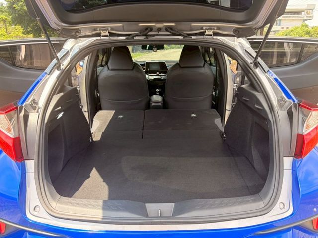 個性小跑車 稅金一年8640 全車原版件  豪華版 電熱椅 LED頭燈 AUTOHOLD 原廠GARMIN影音主機  第8張相片
