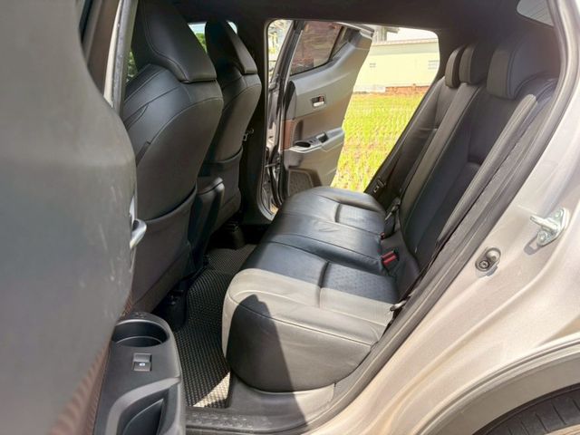 個性小跑車 稅金一年8640 全車原版件  豪華版 電熱椅 LED頭燈 AUTOHOLD 原廠GARMIN影音主機  第9張相片