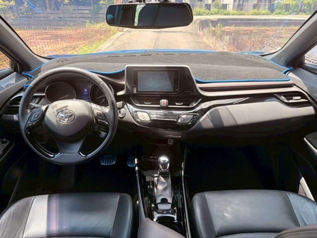 個性小跑車 稅金一年8640 全車原版件  豪華版 電熱椅 LED頭燈 AUTOHOLD 原廠GARMIN影音主機  第10張相片