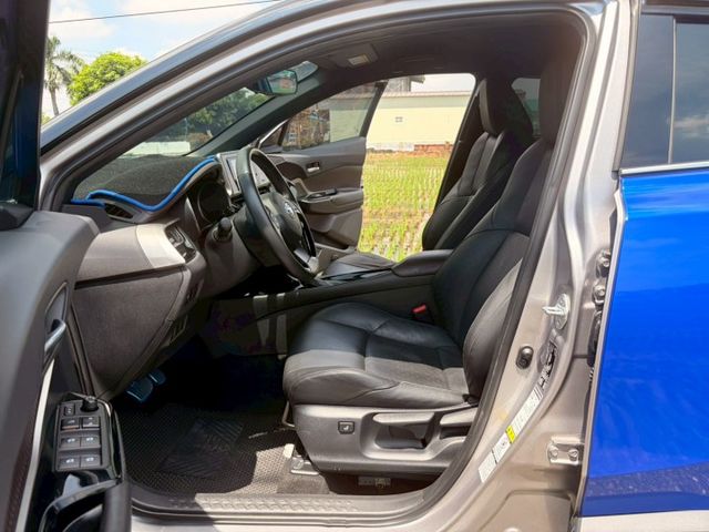 個性小跑車 稅金一年8640 全車原版件  豪華版 電熱椅 LED頭燈 AUTOHOLD 原廠GARMIN影音主機  第11張相片