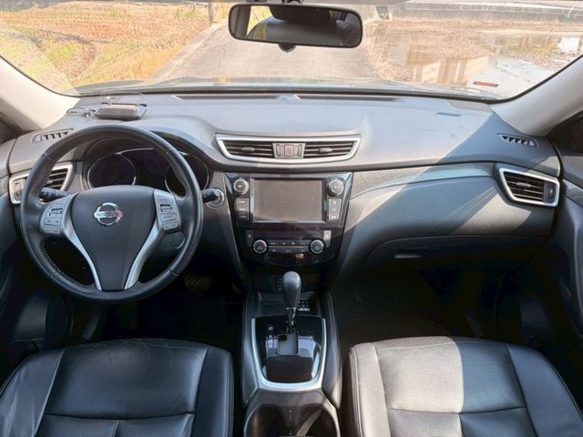 NISSAN專賣店 完美影音版 超舒適休旅車 IKEY 環景 四錄行車紀錄器 車側踏板 定速 雙區恆溫 歡迎鑑賞  第10張相片