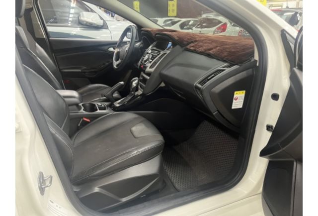 Ford FOCUS  第7張相片