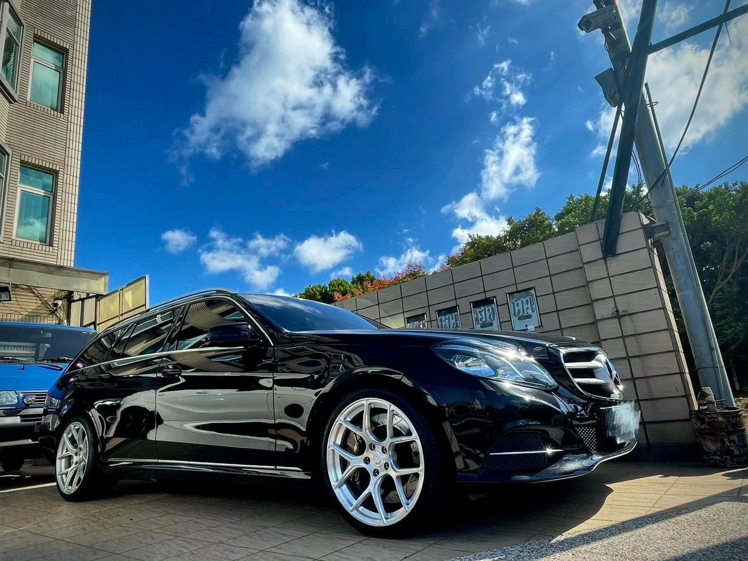 2014 M-Benz E-Class Estate E200 Avantgarde 安卓機/盲點/電尾門 /BC鍛造鋁圈 安全完整/0955836122周小姐/LINE：zhen3280612  第1張相片