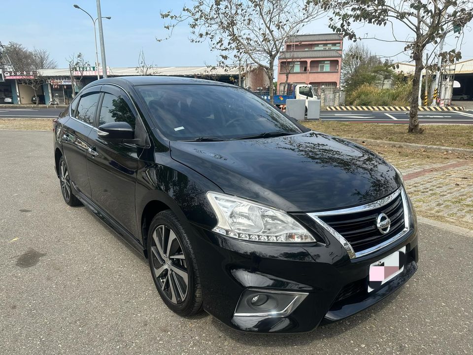 2016 NISSAN SENTRA 1.8L 舒適大空間/免鑰匙/倒車顯影/定速/摸門/電折/空力套件版/0955836122周小姐/LINE：zhen3280612  第1張相片