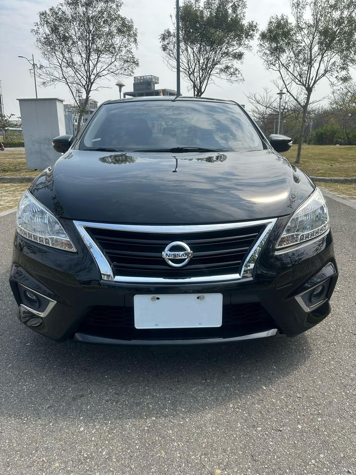 2016 NISSAN SENTRA 1.8L 舒適大空間/免鑰匙/倒車顯影/定速/摸門/電折/空力套件版/0955836122周小姐/LINE：zhen3280612  第3張相片