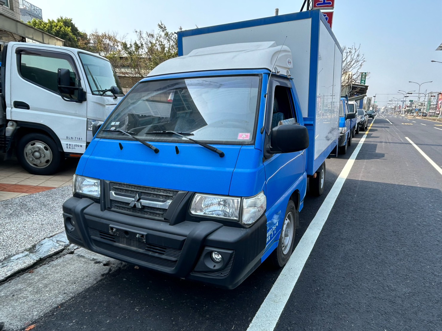 2015 三菱mitsubishi 得利卡廂式貨車 2.4L 手排 里程只跑8千!載貨首選 無待修/0955836122周小姐/LINE：zhen3280612  第1張相片