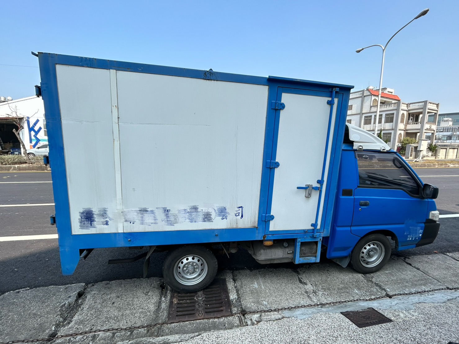 2015 三菱mitsubishi 得利卡廂式貨車 2.4L 手排 里程只跑8千!載貨首選 無待修/0955836122周小姐/LINE：zhen3280612  第3張相片