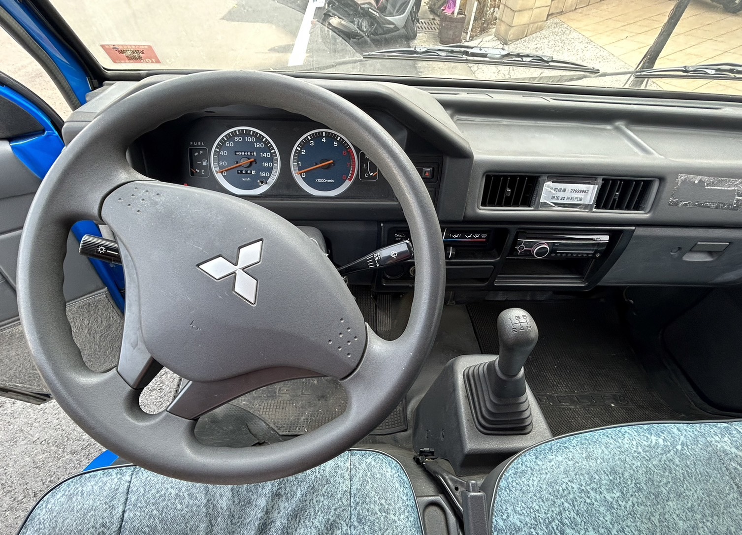 2015 三菱mitsubishi 得利卡廂式貨車 2.4L 手排 里程只跑8千!載貨首選 無待修/0955836122周小姐/LINE：zhen3280612  第9張相片