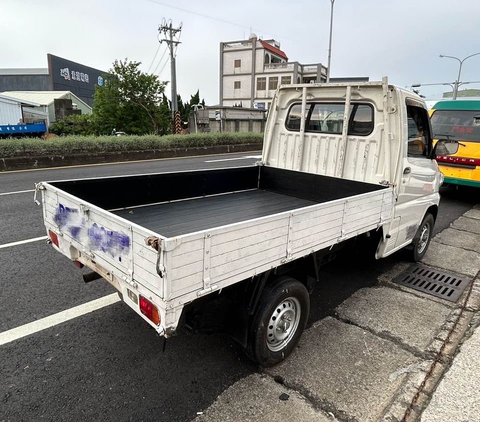 2014 三菱mitsubishi 菱利貨車 1.3L 手排/車況穩穩的/完全不用再花/事業打拼好幫手/0955836122 周小姐/LINE：zhen3280612  第8張相片
