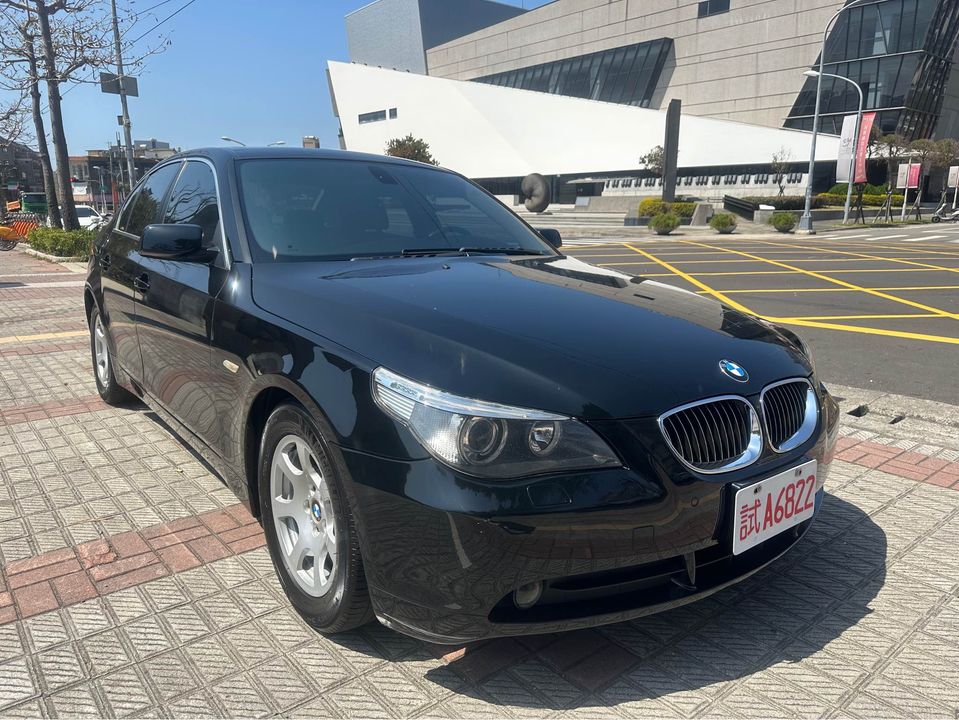 2007 BMW 523i  2.5L 少少的錢就可圓你一個夢/免鑰匙/後冷出風口/天窗/定速/0955836122 周小姐/LINE：zhen3280612  第1張相片