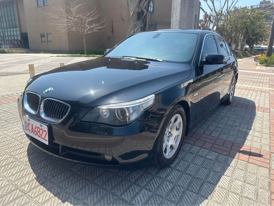 2007 BMW 523i  2.5L 少少的錢就可圓你一個夢/免鑰匙/後冷出風口/天窗/定速/0955836122 周小姐/LINE：zhen3280612  第3張相片