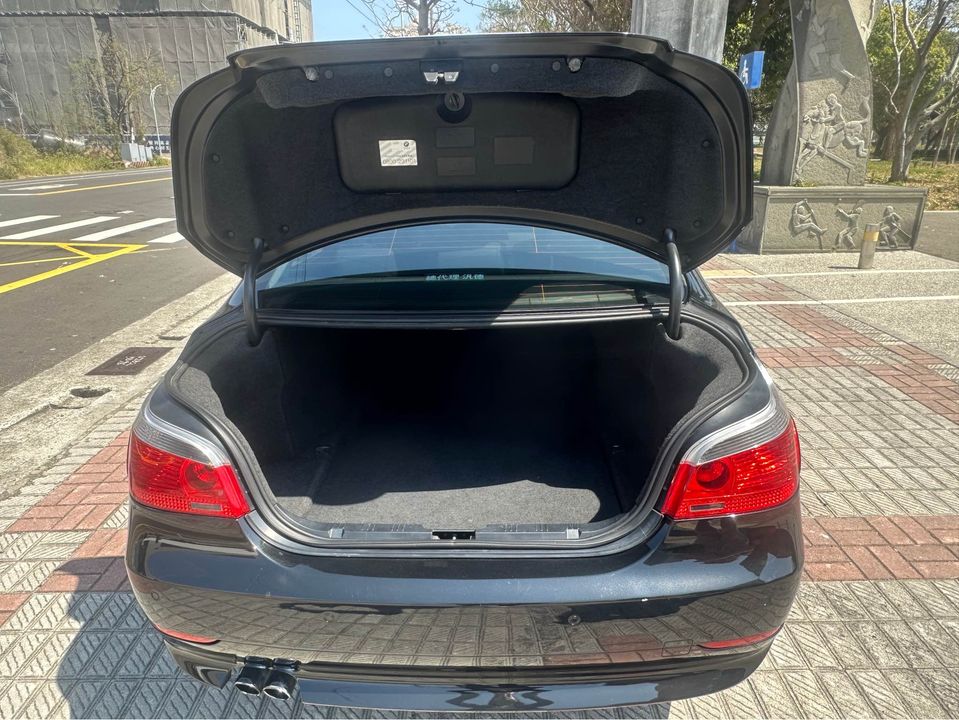 2007 BMW 523i  2.5L 少少的錢就可圓你一個夢/免鑰匙/後冷出風口/天窗/定速/0955836122 周小姐/LINE：zhen3280612  第6張相片