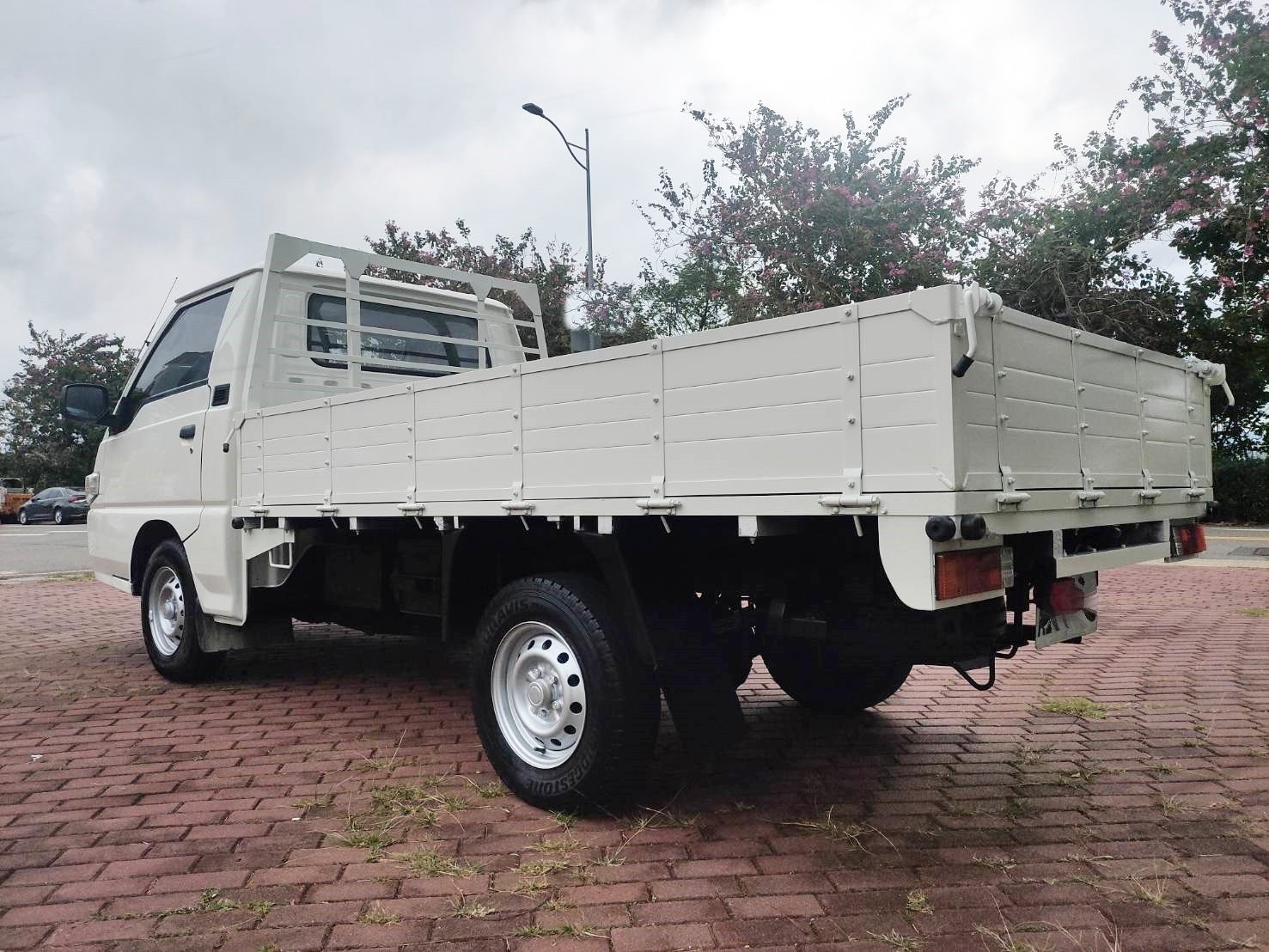 2018 Mitsubishi三菱 得利卡白色貨車/原鈑件/只跑3萬/電動窗/倒車影像/載貨好幫手/0955836122 周小姐/LINE：zhen3280612  第3張相片