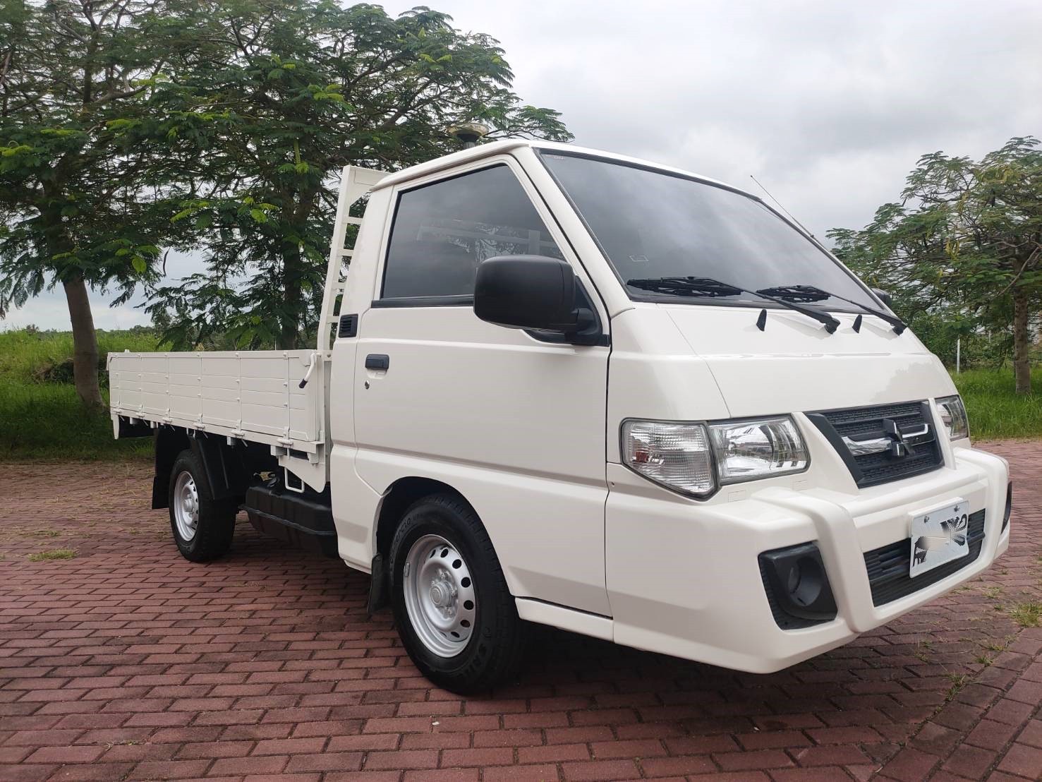 2018 Mitsubishi三菱 得利卡白色貨車/原鈑件/只跑3萬/電動窗/倒車影像/載貨好幫手/0955836122 周小姐/LINE：zhen3280612  第5張相片