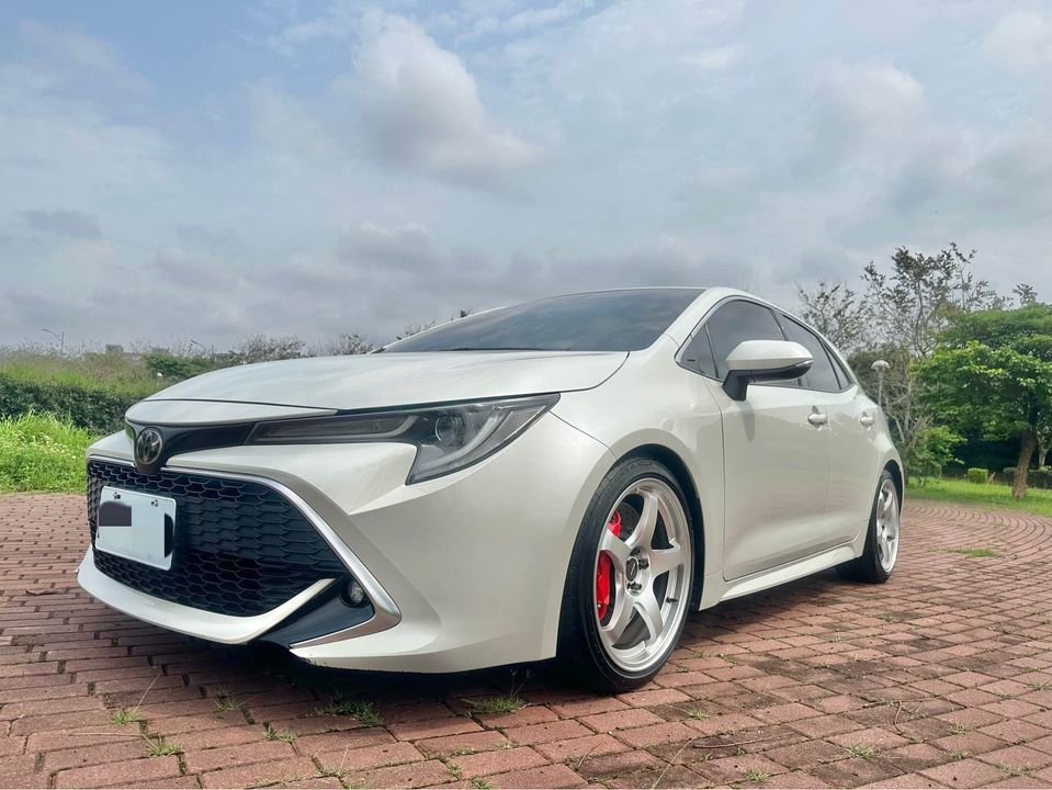 2018 Toyota Auris 2.0 頂款 原鈑件/配備滿滿/免鑰匙/恆溫/定速/ACC跟車/盲點/0955836122 周小姐/LINE：zhen3280612  第1張相片