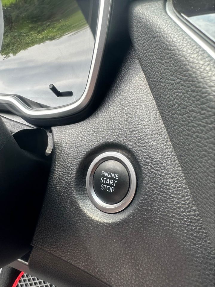 2018 Toyota Auris 2.0 頂款 原鈑件/配備滿滿/免鑰匙/恆溫/定速/ACC跟車/盲點/0955836122 周小姐/LINE：zhen3280612  第10張相片
