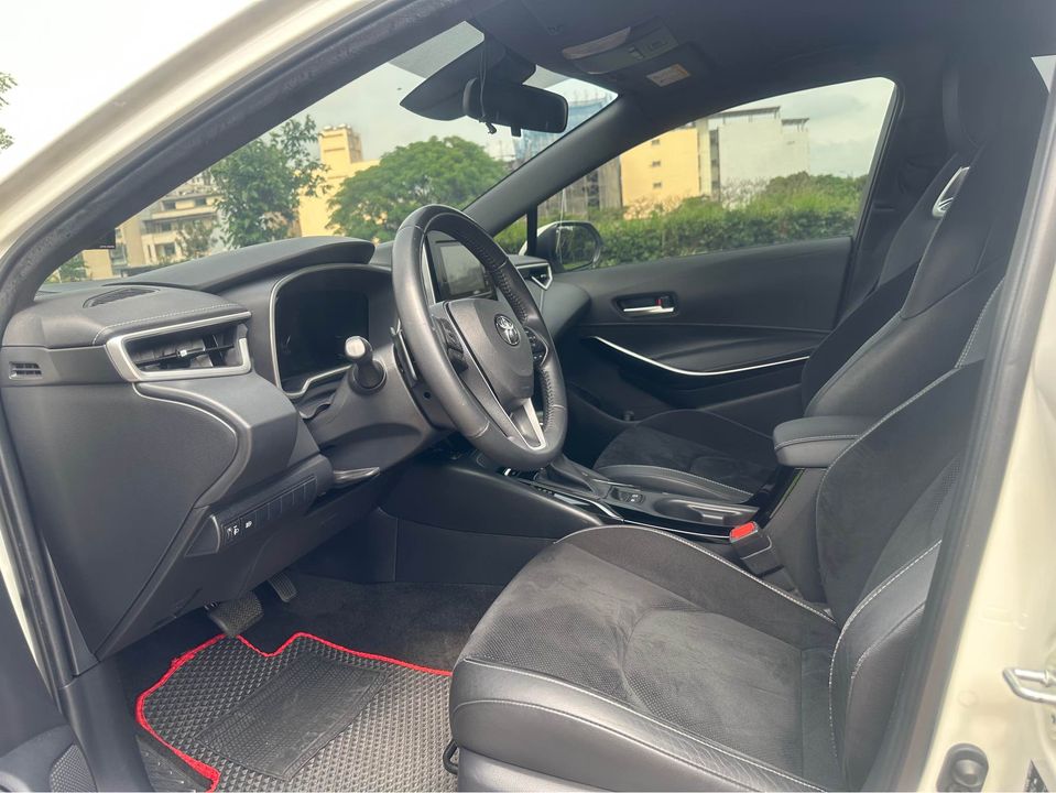 2018 Toyota Auris 2.0 頂款 原鈑件/配備滿滿/免鑰匙/恆溫/定速/ACC跟車/盲點/0955836122 周小姐/LINE：zhen3280612  第16張相片