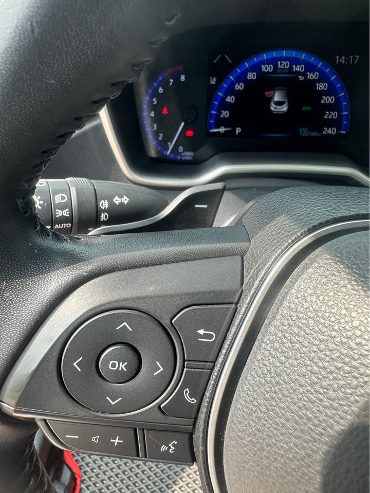 2018 Toyota Auris 2.0 頂款 原鈑件/配備滿滿/免鑰匙/恆溫/定速/ACC跟車/盲點/0955836122 周小姐/LINE：zhen3280612  第17張相片