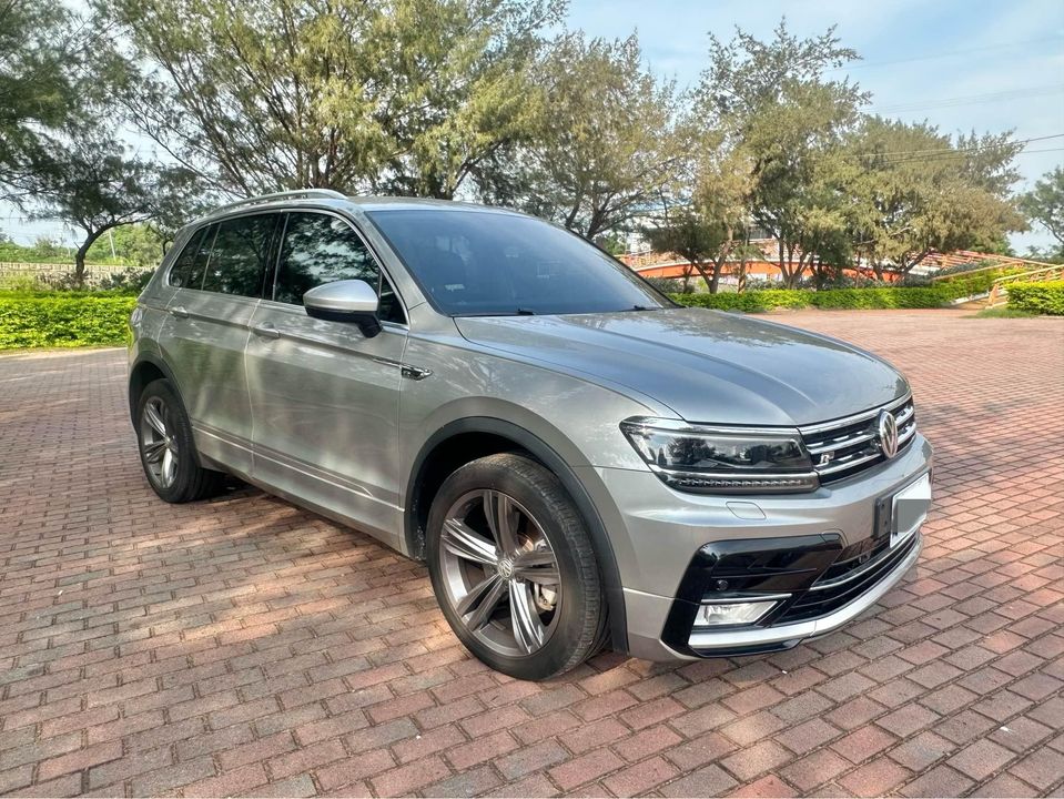 2017 Volkswagen Tiguan 400 TDI R-Line 2.0 頂款配備/柴油渦輪好會跑 四輪驅動/0955836122 周小姐/LINE：zhen3280612  第1張相片