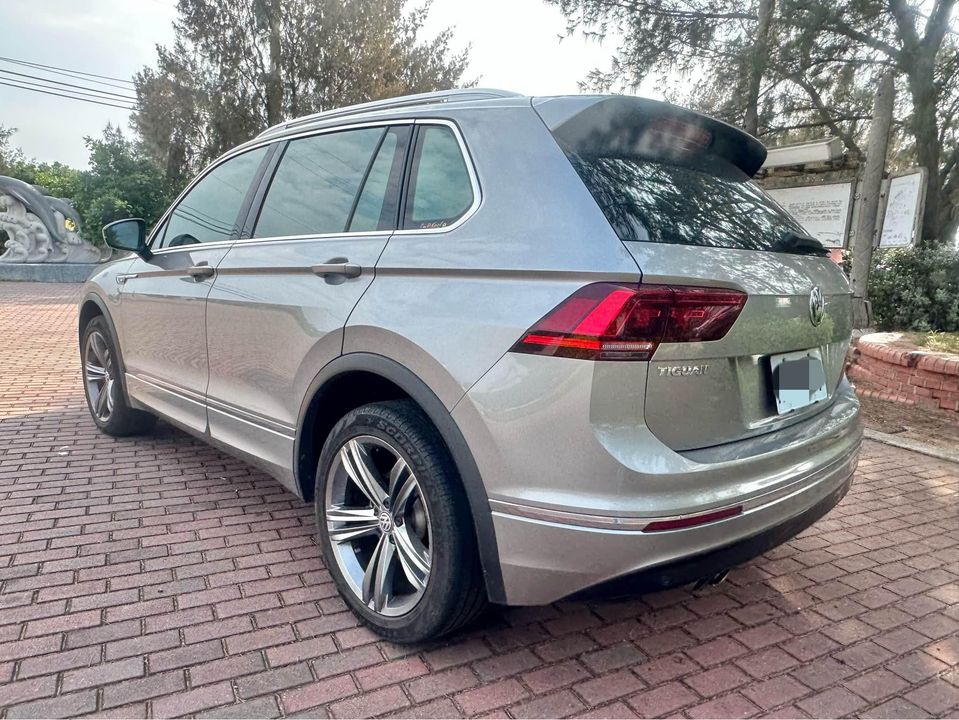2017 Volkswagen Tiguan 400 TDI R-Line 2.0 頂款配備/柴油渦輪好會跑 四輪驅動/0955836122 周小姐/LINE：zhen3280612  第3張相片