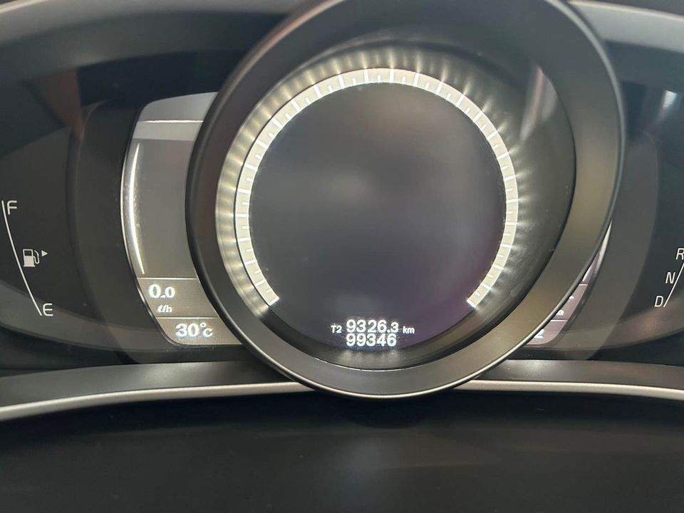 2017 Volvo富豪 V40 T3 1.5L 配備滿 稅金低 安全係數高/0955836122 周小姐/LINE：zhen3280612  第18張相片