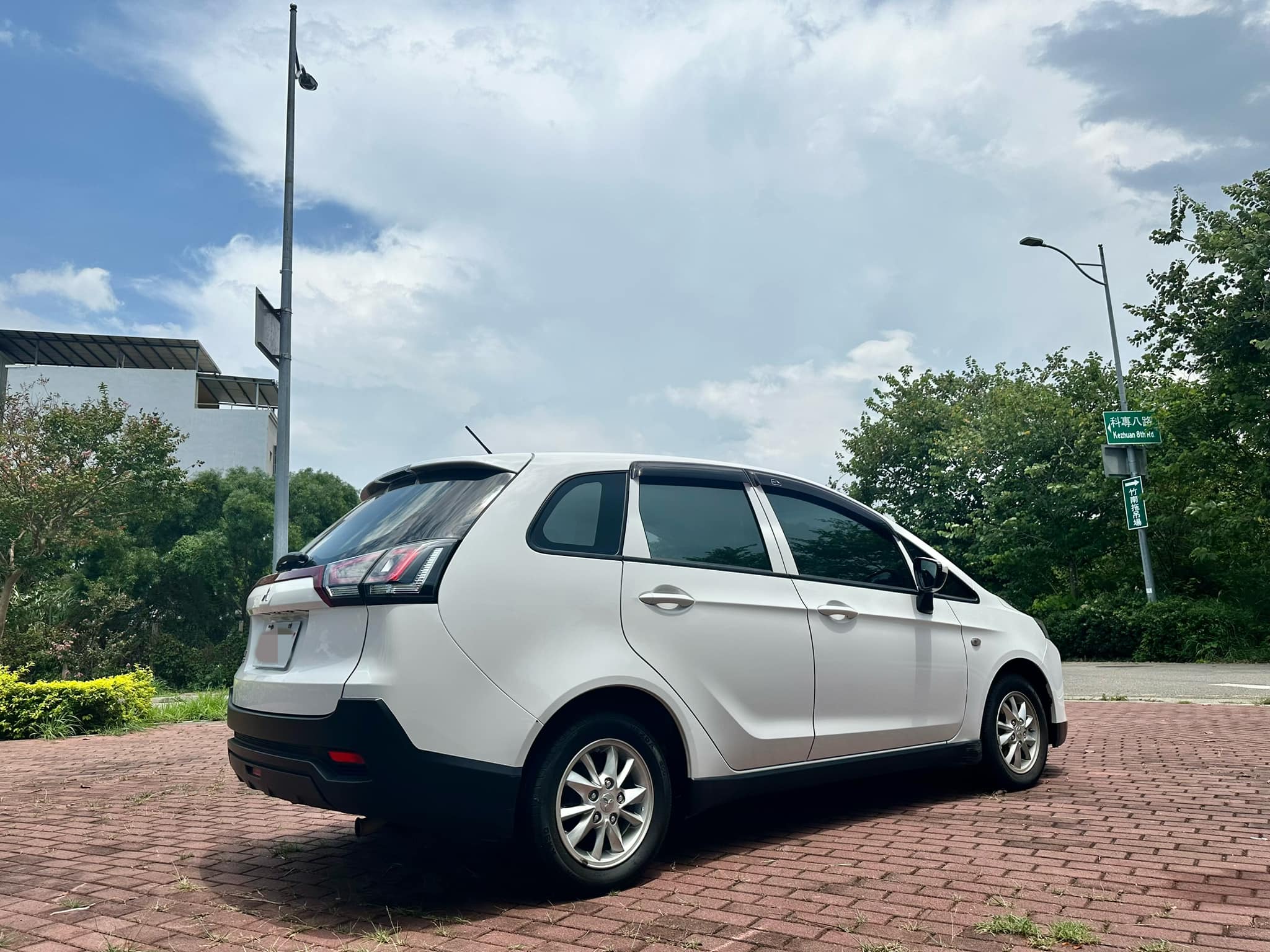 2020 Mitsubishi Colt Plus 1.5L 白 僅跑6萬 一手原鈑件  第2張相片