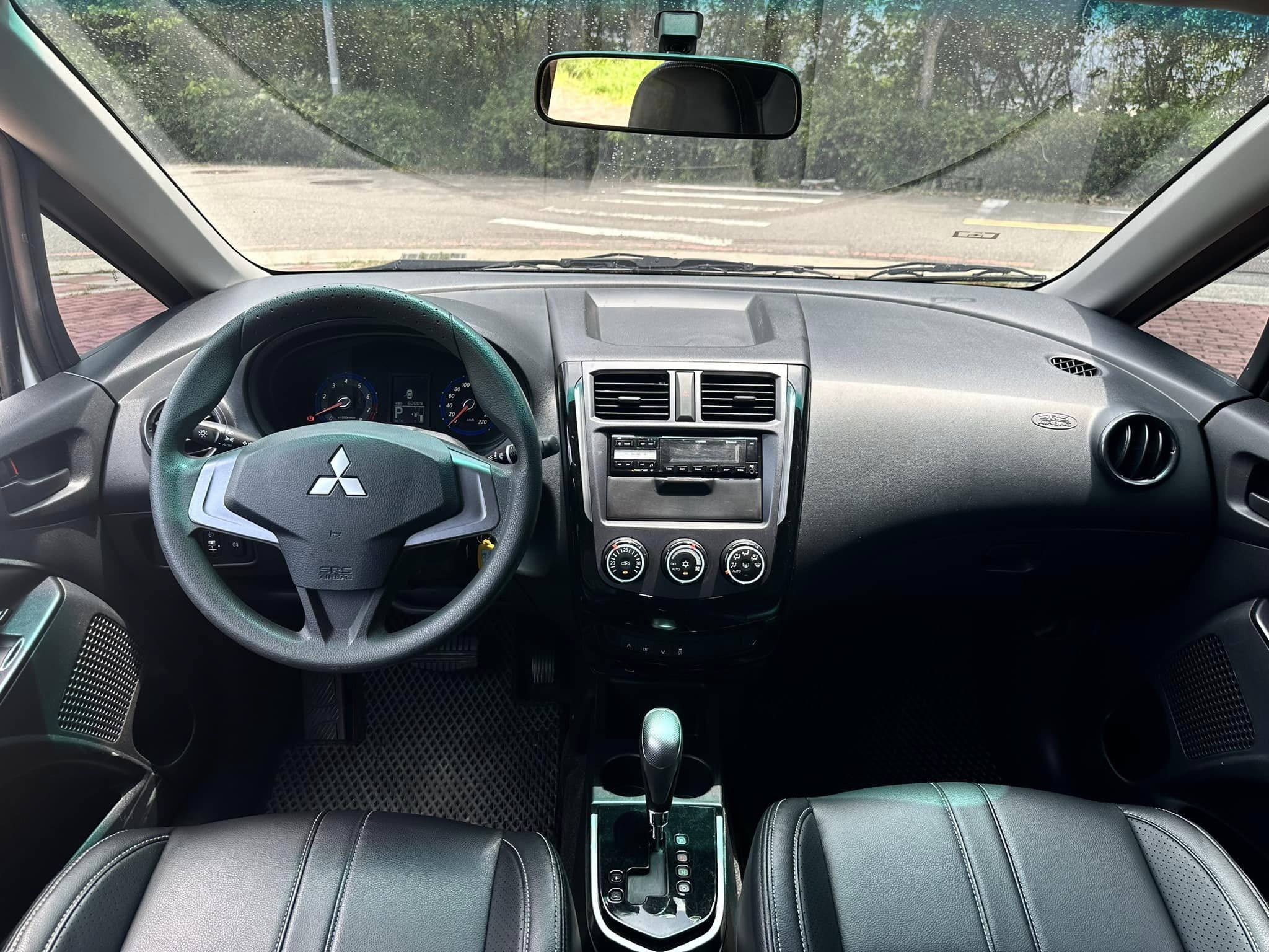 2020 Mitsubishi Colt Plus 1.5L 白 僅跑6萬 一手原鈑件  第11張相片