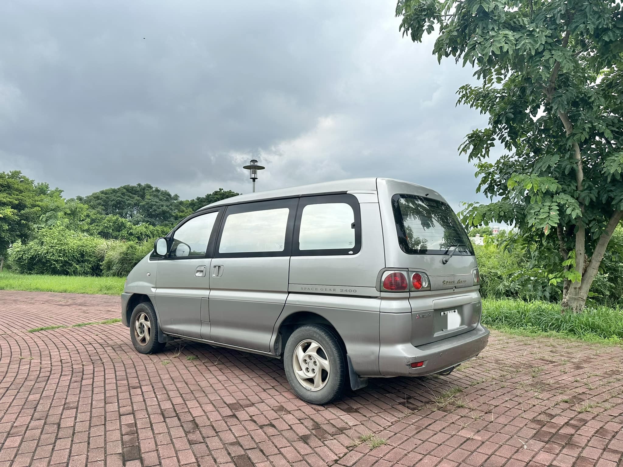 2005 Mitsubishi 三菱 SPACE GEAR 2.4L 七人座 後驅 冷房效果車況皆優 天窗  第4張相片