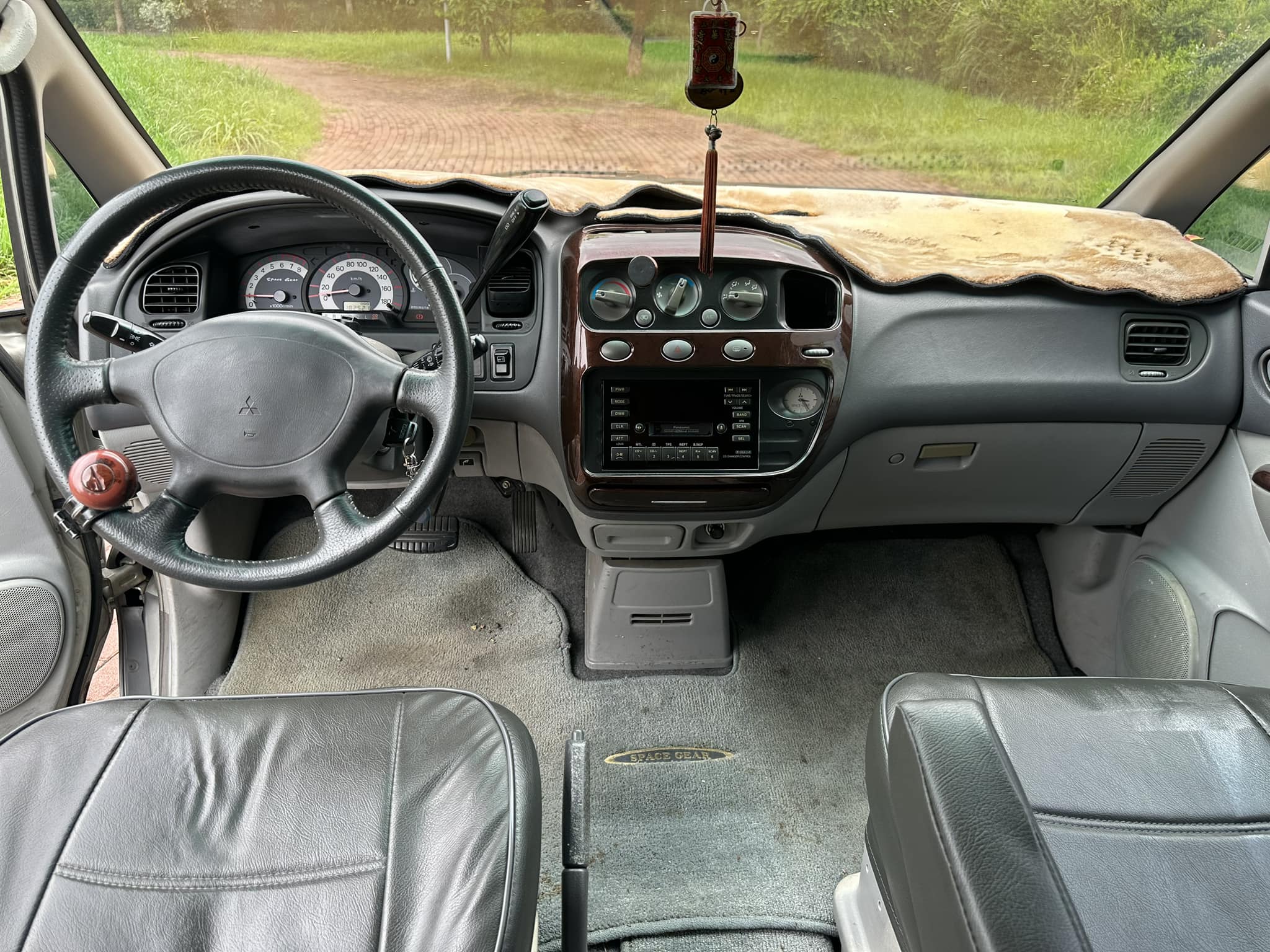 2005 Mitsubishi 三菱 SPACE GEAR 2.4L 七人座 後驅 冷房效果車況皆優 天窗  第12張相片