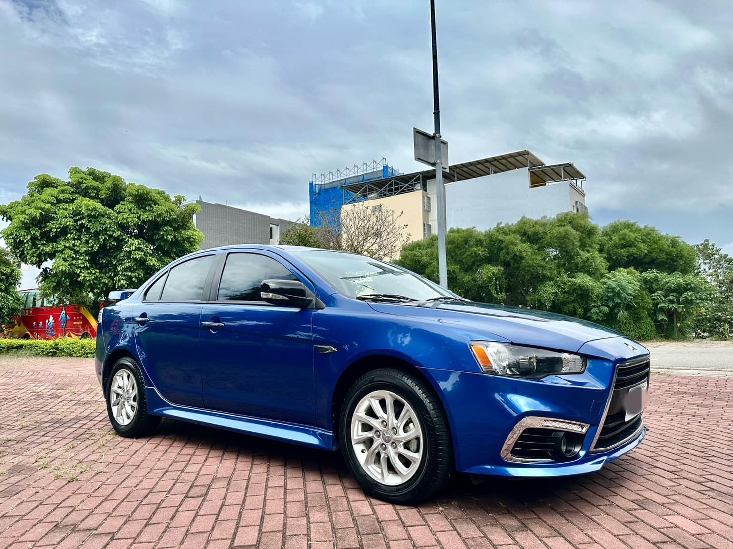 2016 Mitsubishi Lancer Fortis 1.8豪華型 摸門 免鑰匙  第2張相片