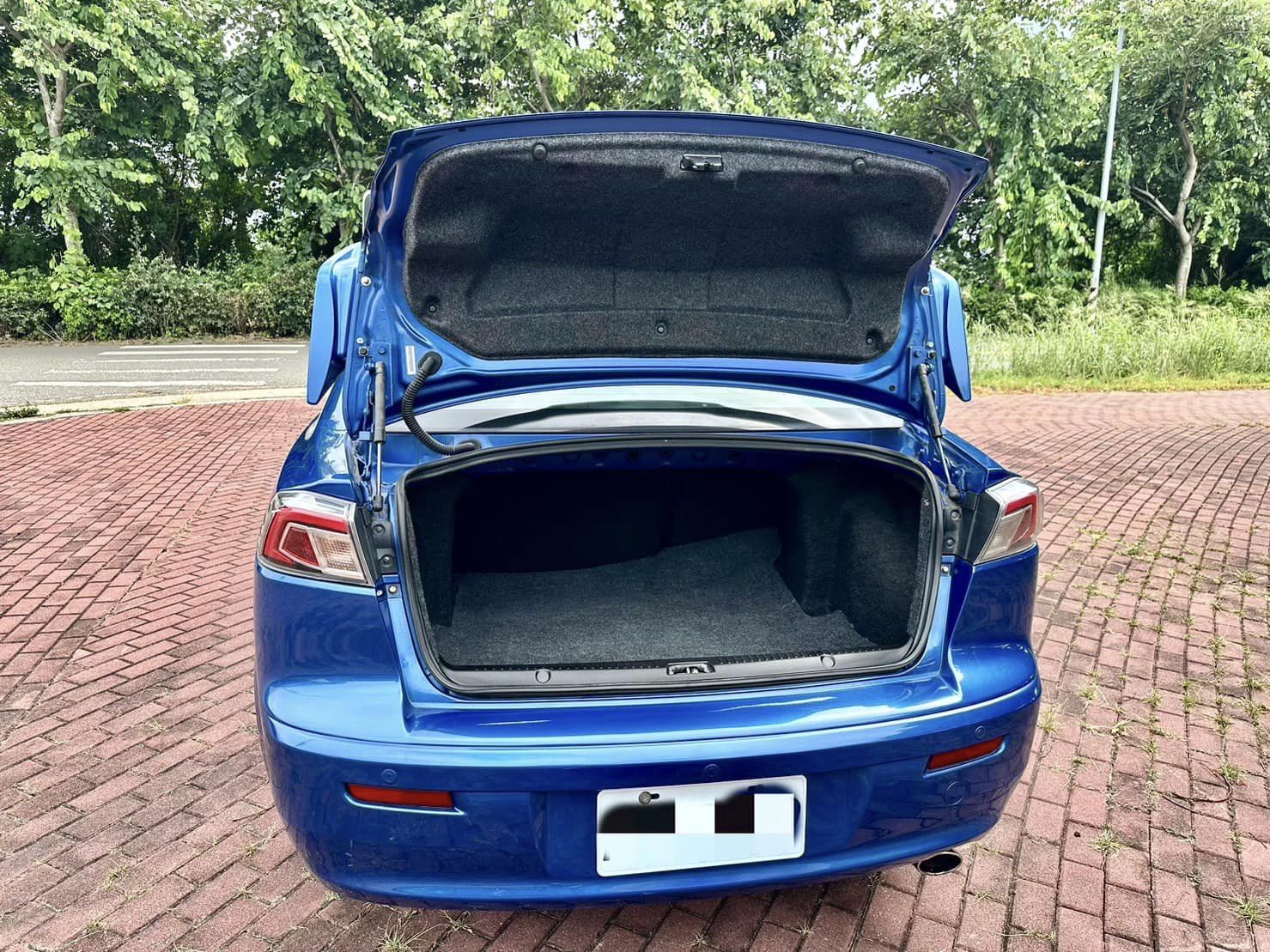 2016 Mitsubishi Lancer Fortis 1.8豪華型 摸門 免鑰匙  第4張相片