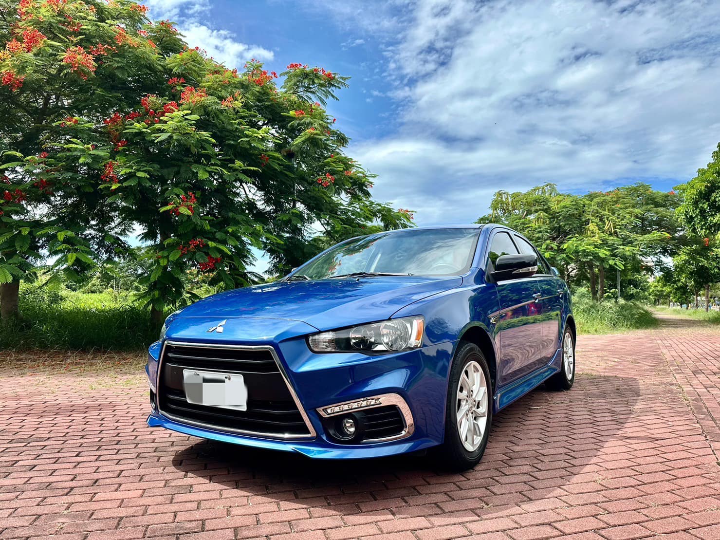2016 Mitsubishi Lancer Fortis 1.8豪華型 摸門 免鑰匙  第5張相片