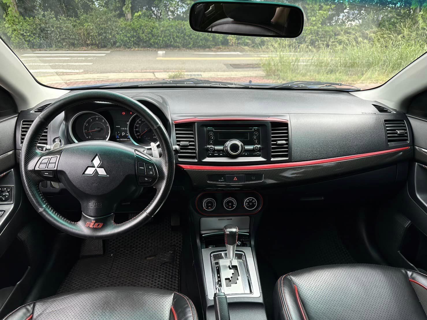 2016 Mitsubishi Lancer Fortis 1.8豪華型 摸門 免鑰匙  第7張相片