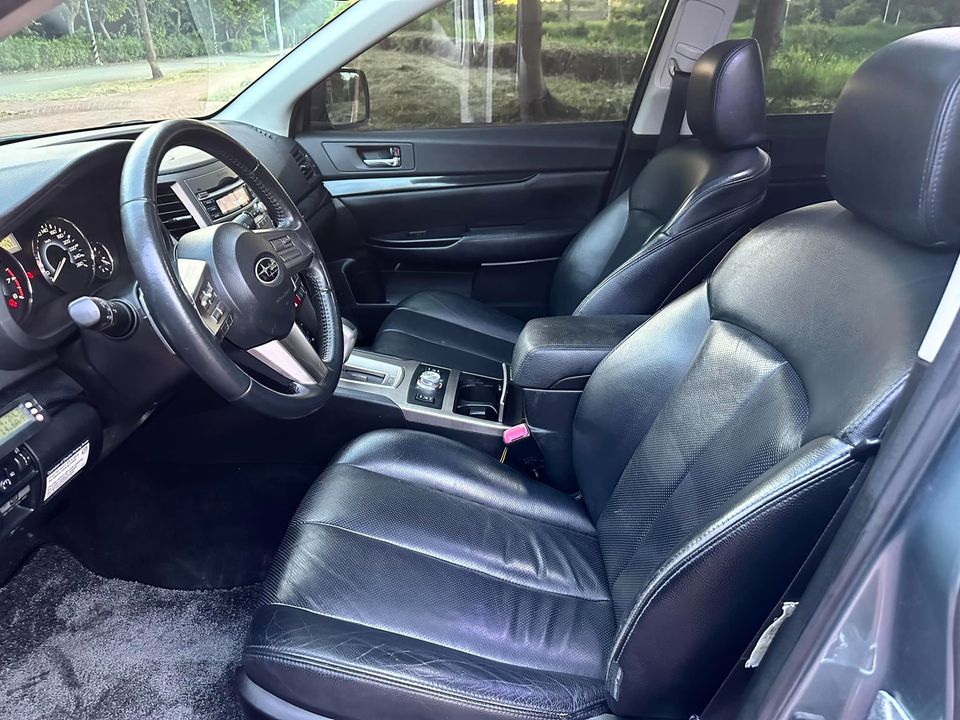 2010 Subaru Legacy Wagon 2.5GT 4WD  第8張相片