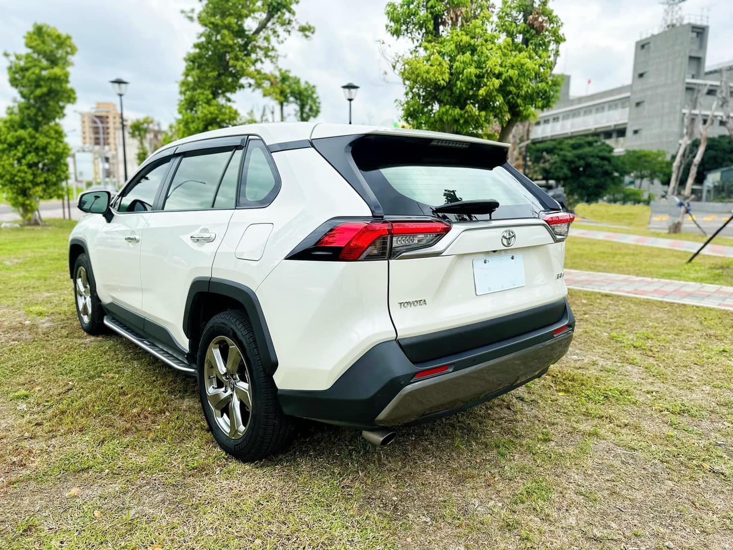 2019 Toyota RAV4 2.0旗艦版 白 認證車 主被動安全完整  第2張相片