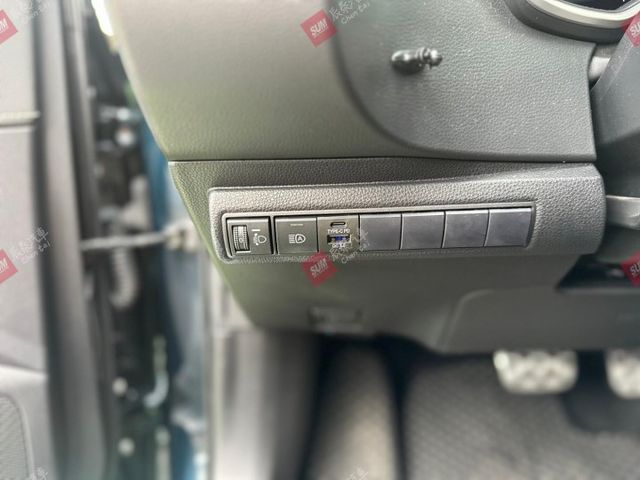 旗艦版 I-KEY HUD 盲點偵測 電動腰靠 倒車顯影 座椅通風 18吋鋁圈 電子手煞 AUTO HOLD  第12張相片