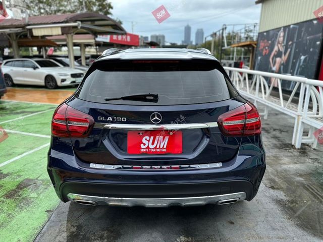 GLA180 運動版 18吋AMG鋁圈 自動停車 後座出風口 電動尾門 電子手煞 雙前電動椅 僅跑3.9萬  第5張相片