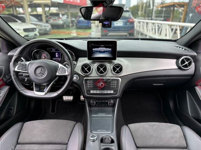 GLA180 運動版 18吋AMG鋁圈 自動停車 後座出風口 電動尾門 電子手煞 雙前電動椅 僅跑3.9萬  第7張相片