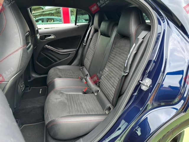 GLA180 運動版 18吋AMG鋁圈 自動停車 後座出風口 電動尾門 電子手煞 雙前電動椅 僅跑3.9萬  第10張相片
