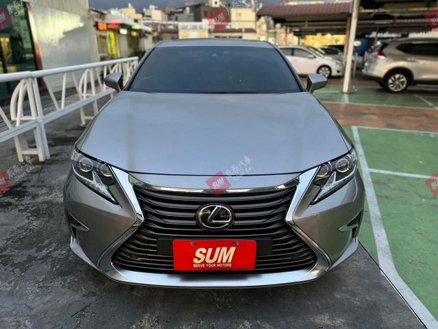 頂級版 天窗 ACC 車道偏移 記憶座椅 LED頭燈 導航 數位電視 後座遮陽簾 後出風口 原版件 實跑14萬  第2張相片