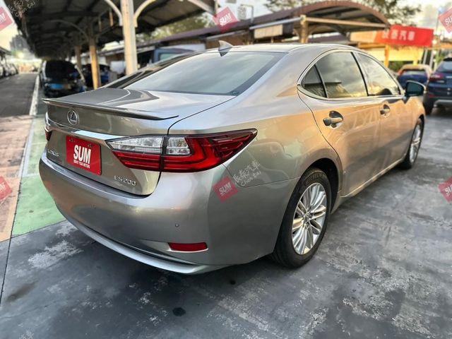 頂級版 天窗 ACC 車道偏移 記憶座椅 LED頭燈 導航 數位電視 後座遮陽簾 後出風口 原版件 實跑14萬  第4張相片