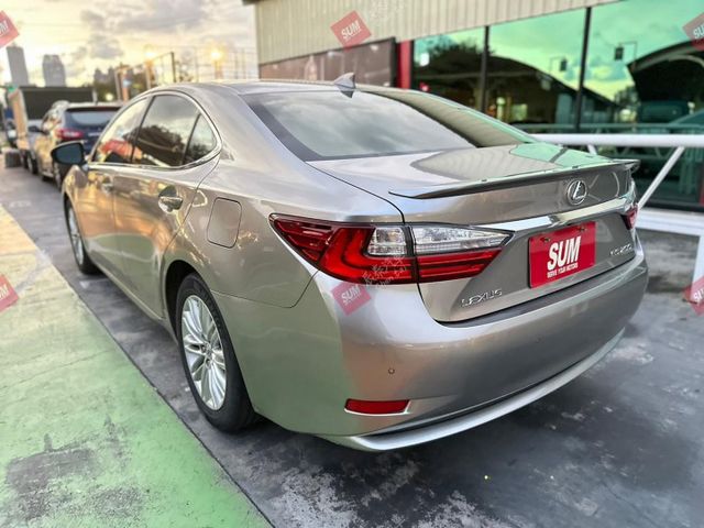 頂級版 天窗 ACC 車道偏移 記憶座椅 LED頭燈 導航 數位電視 後座遮陽簾 後出風口 原版件 實跑14萬  第6張相片